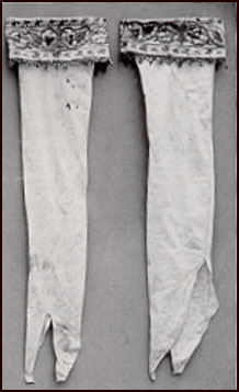 Embroidered hose in QEWU.